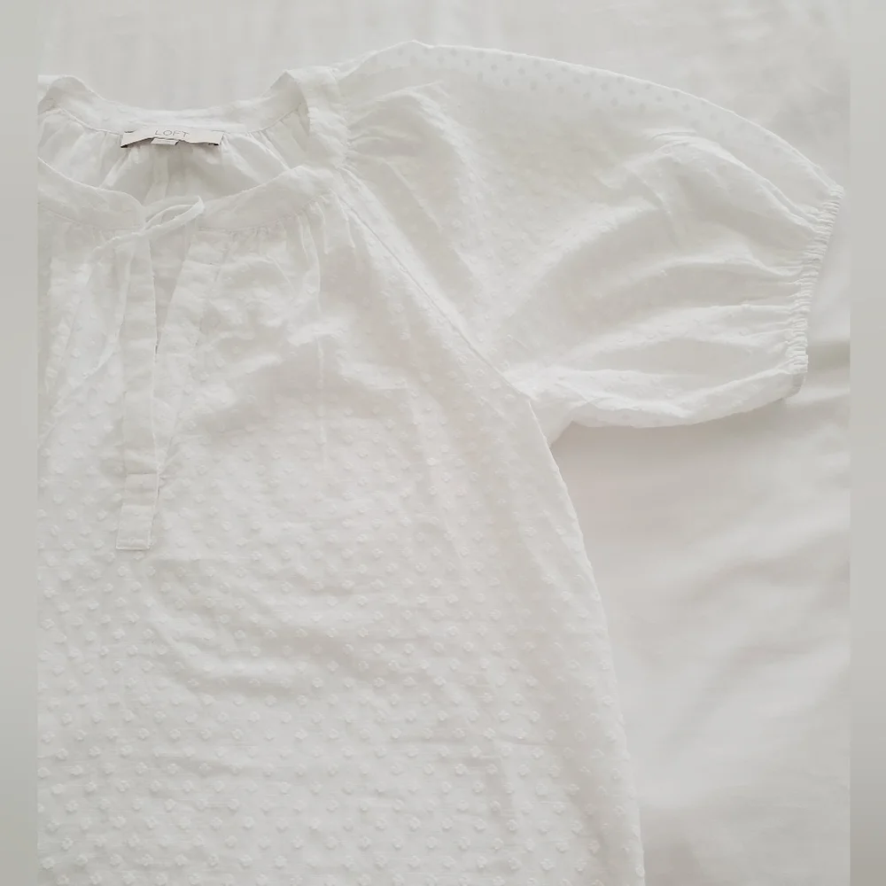 Loft Clip Tie Neck Puff Sleeve Top
